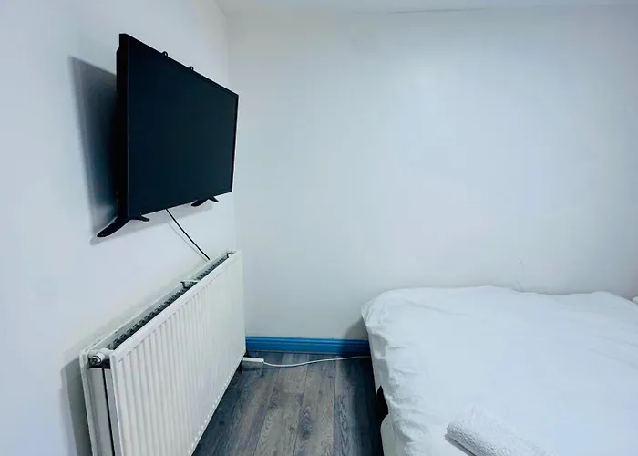 Unique Private Rooms - Bolton Central, Free Parking