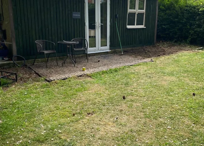Tiny Home In Grade 1 Listed Church Garden