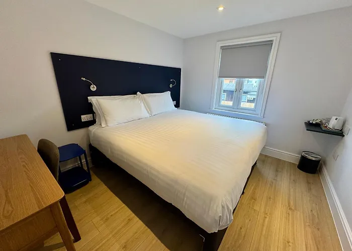 Brentwood Hotel & Apartments