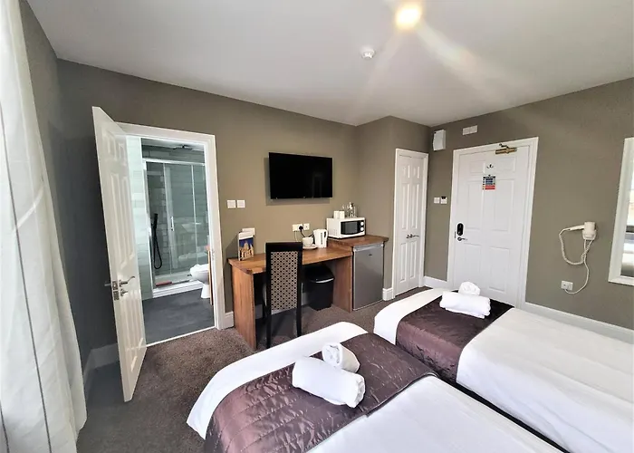 New County Hotel & Serviced Apartments By Roomsbooked
