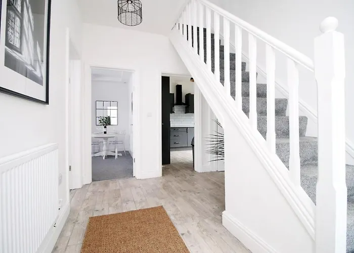 Royal Oak House By Ty Sa - 5 Bedroom House