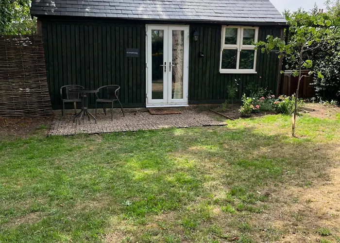 Tiny Home In Grade 1 Listed Church Garden