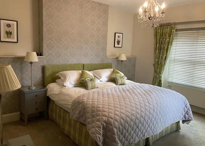 Lorne House Bed & Breakfast Box 