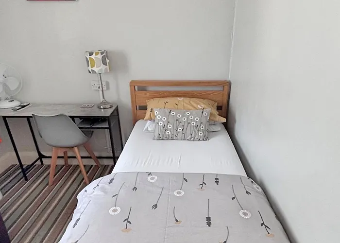 Hudsons Guest House - Adults Only