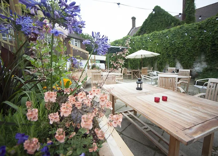 Norfolk Arms Hotel