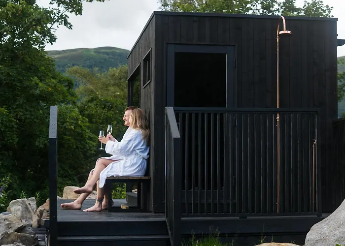 Woodlands House With Hot Tub
