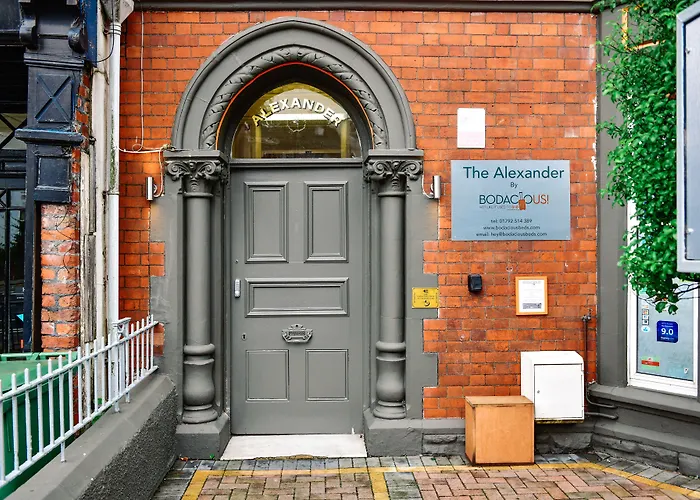 The Alexander - Hotel By Tifa Stays