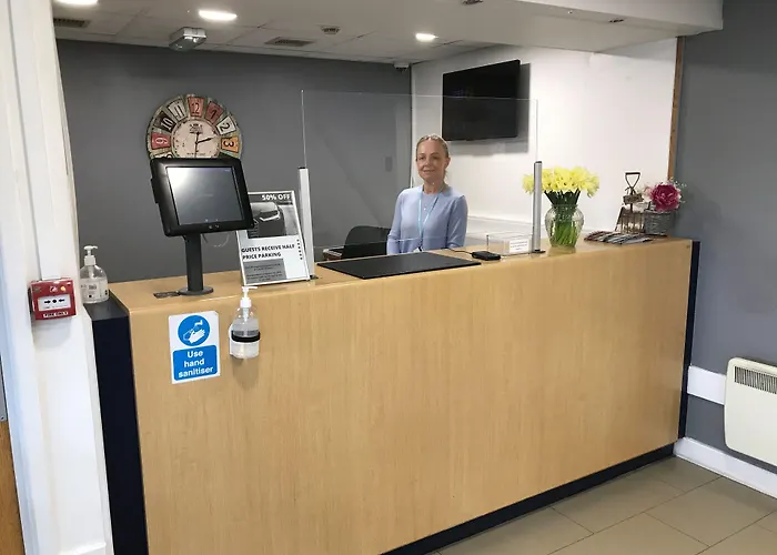 Warrington Motel, J20 M6 Lymm Services