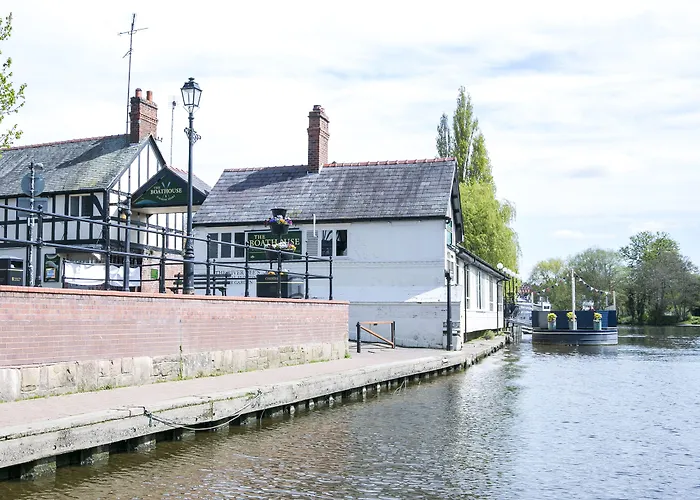 The Boathouse Inn & Riverside Rooms