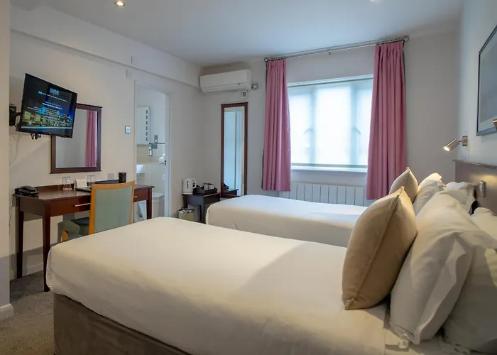 County Hotel