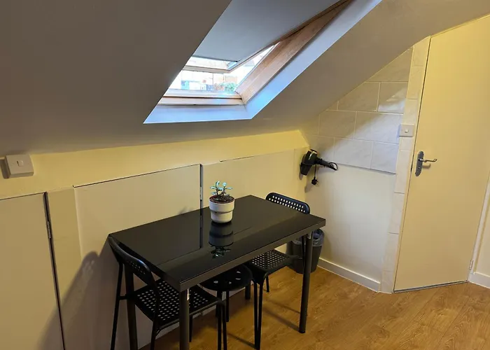 North West Lodge Guest House London