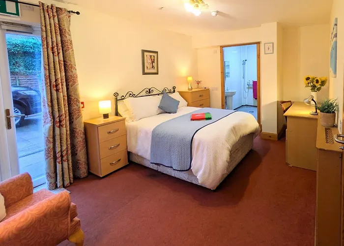Fantastic Prices For Stays Of 4 Weeks Or More - Ensuite Double Rooms -Self-Catering