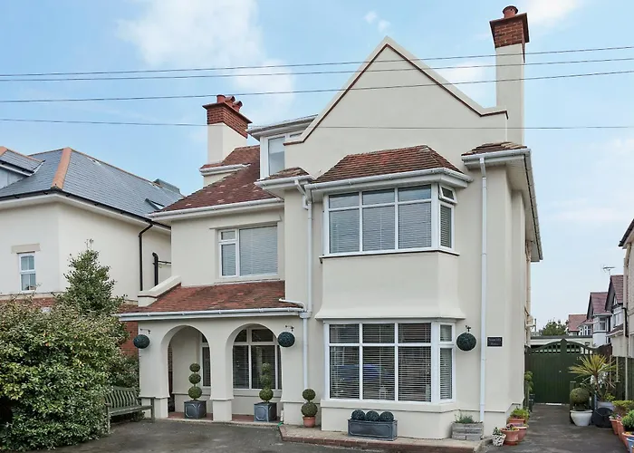 Stourcliffe House