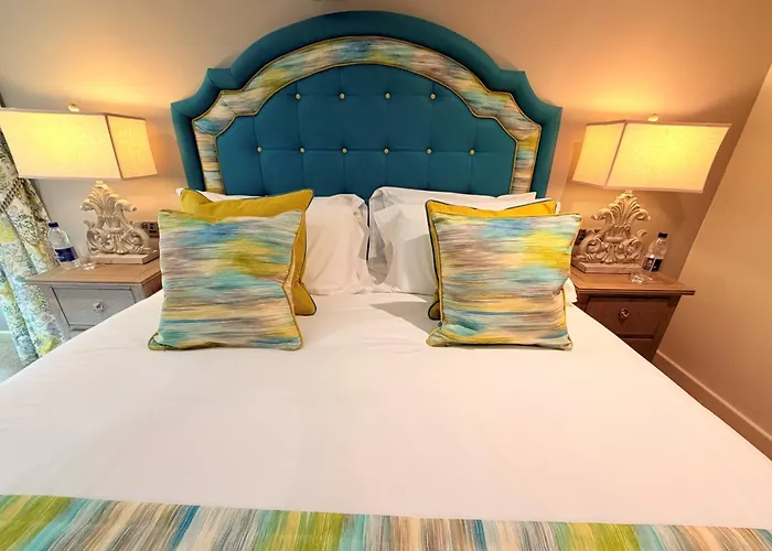 The White Horse Hotel, Romsey, Hampshire - The Coaching Inn Group