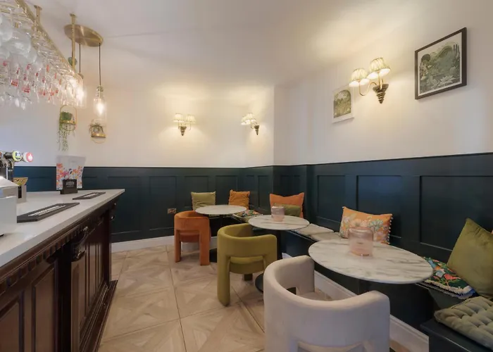 The Clarence Boutique Rooms