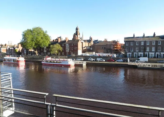 3 Emperors Wharf With Stunning River Views