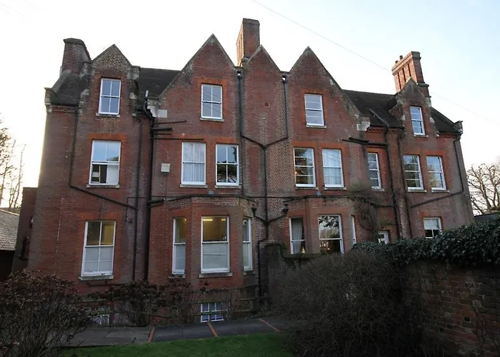 Canterbury Hotel Cottages And Apartment'S