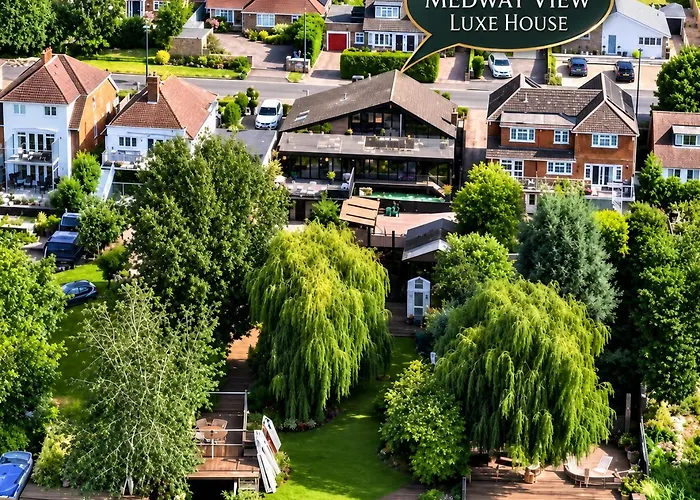 Medway View Luxe House In Maidstone City Centre With Parking