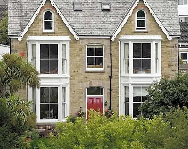 Cliftons Guest House