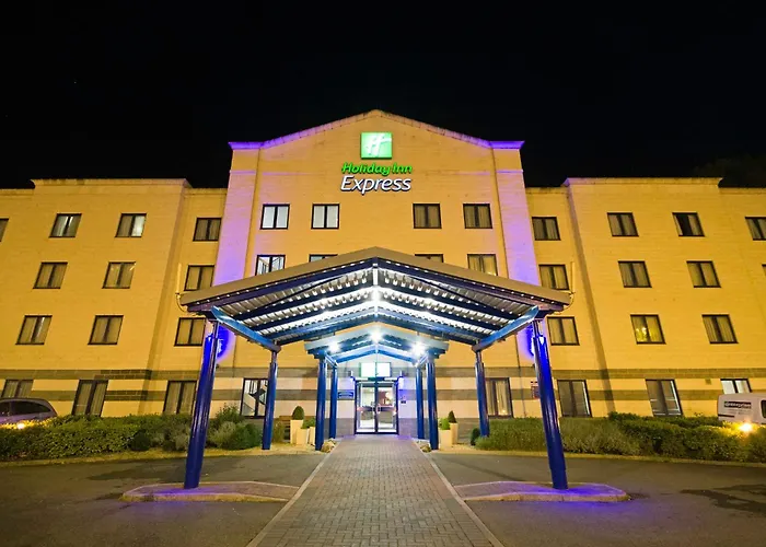 Holiday Inn Express Poole By Ihg
