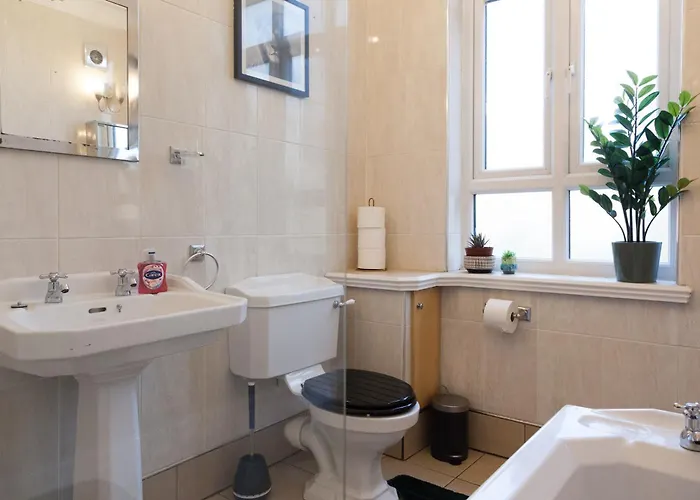 Victorian Elegance At Kingscliffe, Sleeps 17