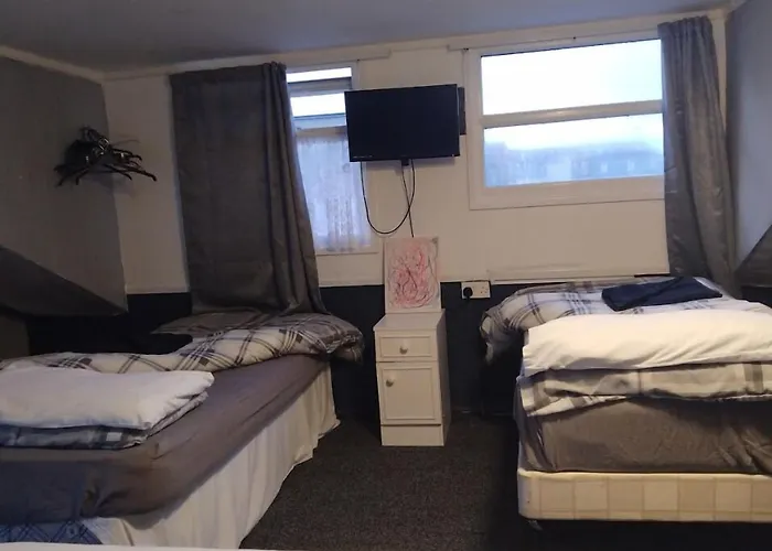 Myroomz Seaview Hotel