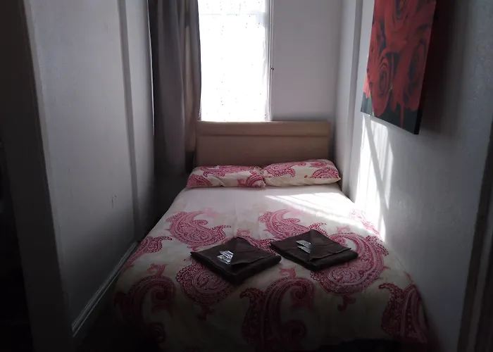 Myroomz Seaview Hotel