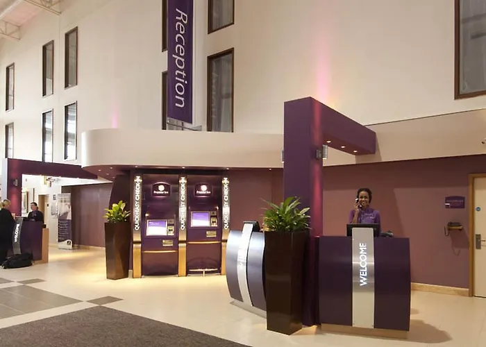 Premier Inn London Heathrow Airport T2 & T3 - Bath Road Hounslow
