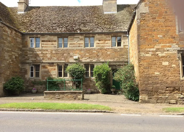 Castle Farm House B&B Rockingham