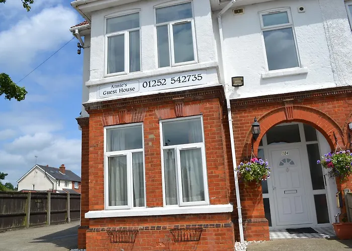 Annie'S Guest House Farnborough 