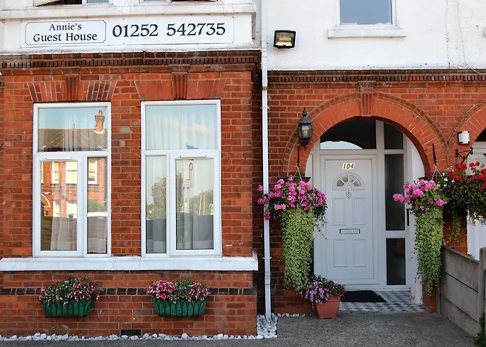 Annie'S Guest House Farnborough 