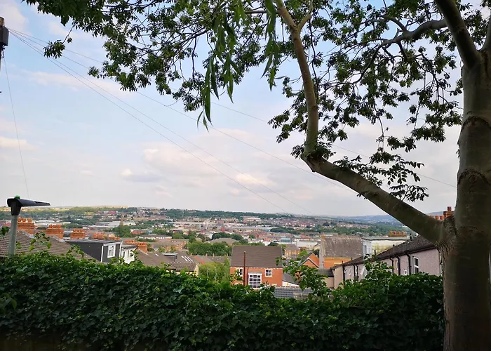 Chimneys Guest House Blackburn 