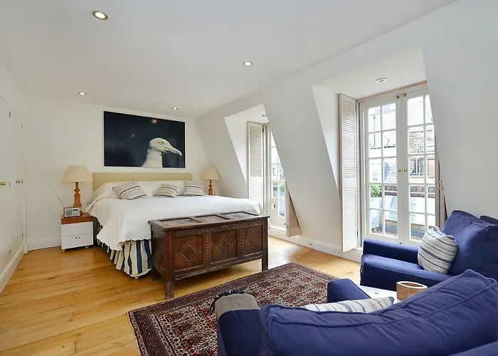 Ennismore Mews