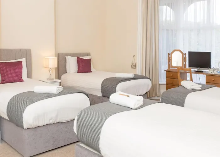 Lowdens Guest House Taunton