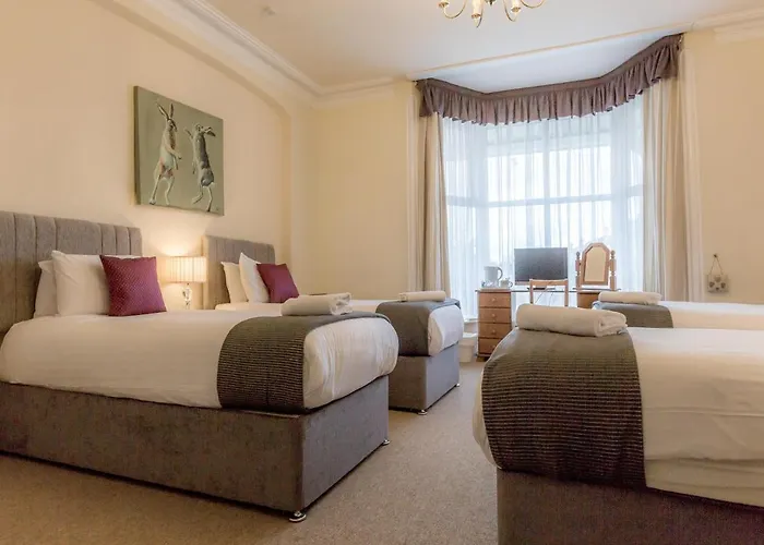 Lowdens Guest House Taunton